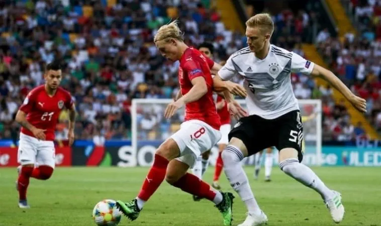 Khám Phá Bí Quyết Chơi Kèo Trên Kèo Dưới Hiệu Quả 2 Theo dõi thông tin trận đấu để đặt kèo trên kèo dưới cho chuẩn xác